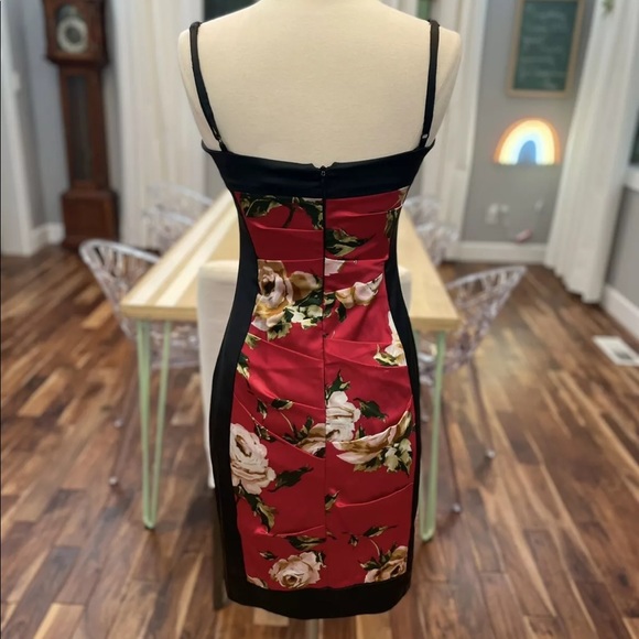 Cache dress women’s Sz 4 silk vintage 2000s red floral form fitting - Picture 4 of 4